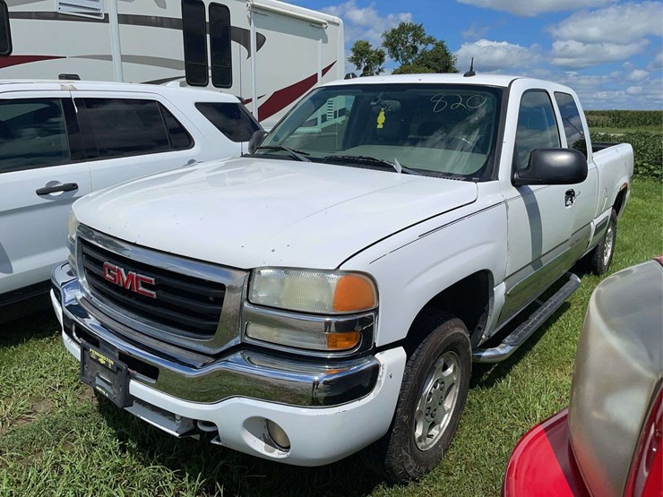 2004-gmc-1500-image-1