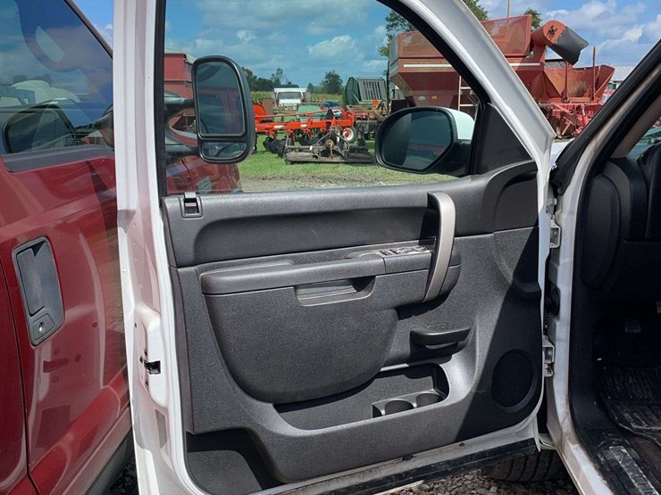 2011-chevrolet-1500-image-11