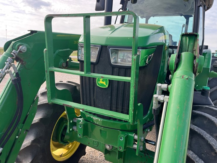 2017-john-deere-6120e-image-4