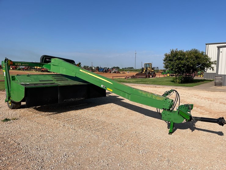 2016-john-deere-835-image-5