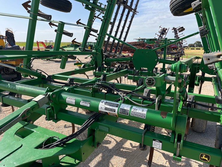 2013-john-deere-2210-image-2