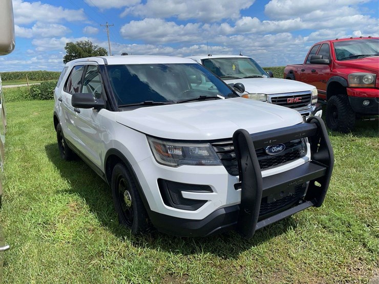 2017-ford-explorer-image-2