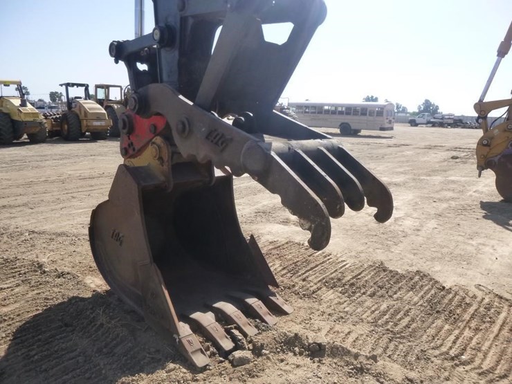 2011-deere-225d-lc-image-7