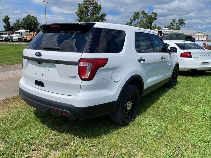 2017-ford-explorer-image-3
