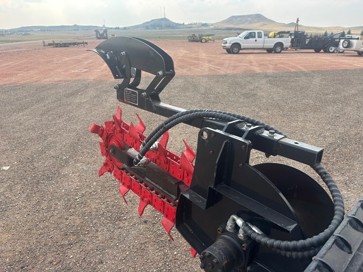 2024-giyi-trencher-image-4