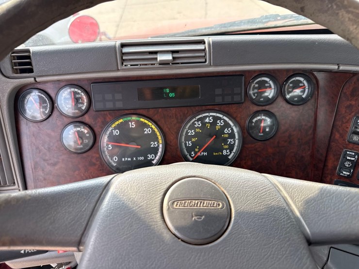 1999-freightliner-columbia-semi-truck-image-63