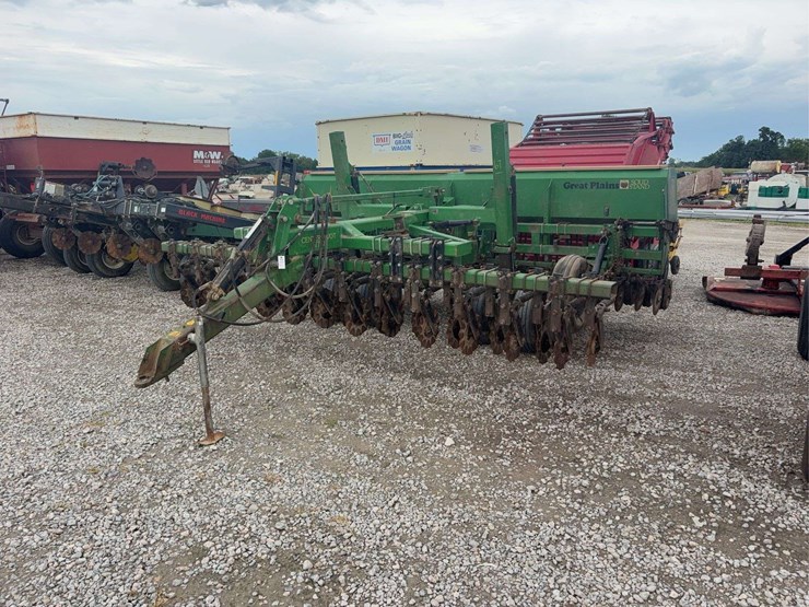 great-plains-15ft-no-till-drill,-7.5''-spacing,-narrow-press-wheels-in-box,-pull-type,-tandem-axle-image-1
