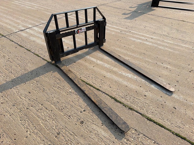 jct-skidloader-pallet-forks-image-2