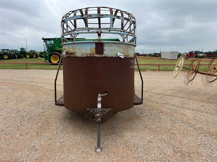 #t8841-•-horse-trailer-image-2