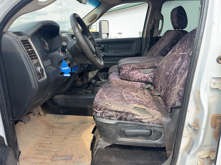 2016-dodge-3500-image-22