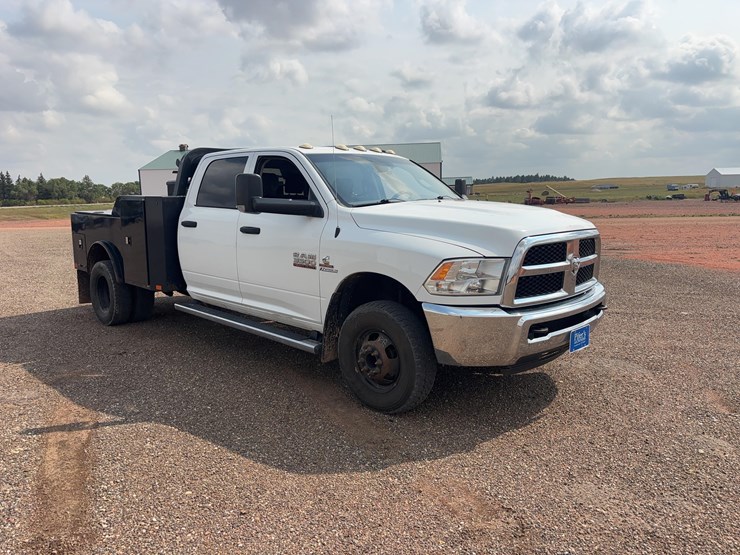 2016-dodge-3500-image-3