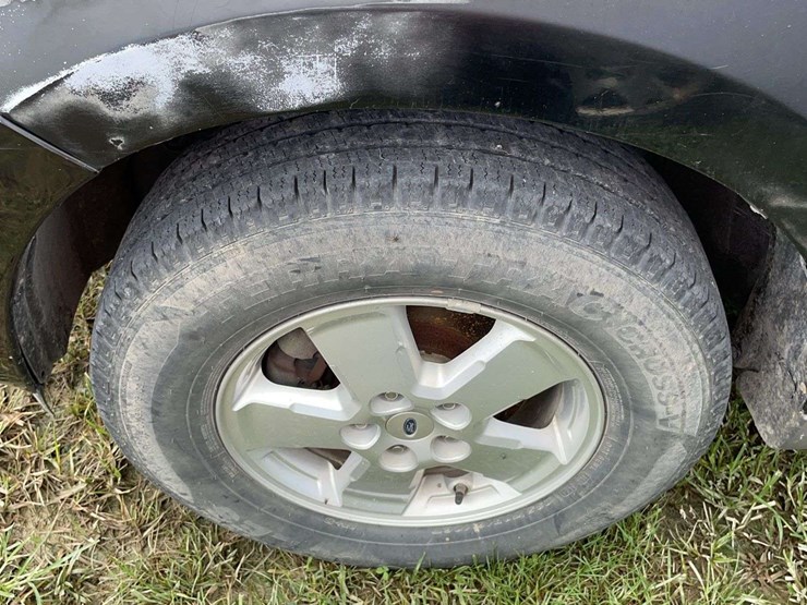 2010-ford-escape-image-15