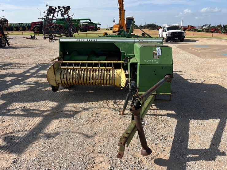 john-deere-336-image-12