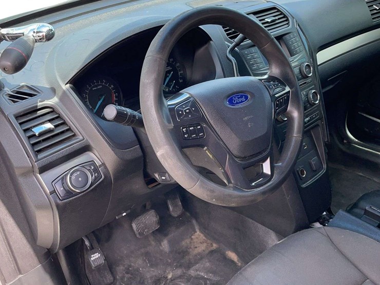 2017-ford-explorer-image-5