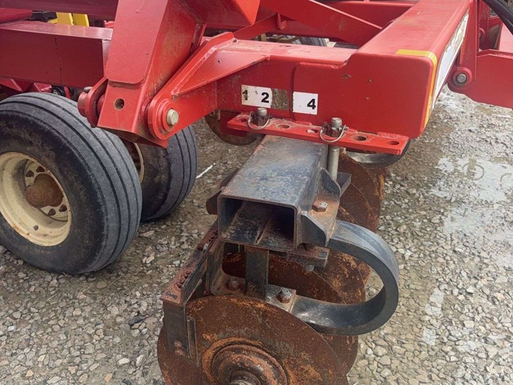 25ft-reel-disk,-levelly-bar,-5-bar-harrow,-single-rolling-basket,-tandem-axle,-19"-disc-blade-and-beater-bar.-image-17
