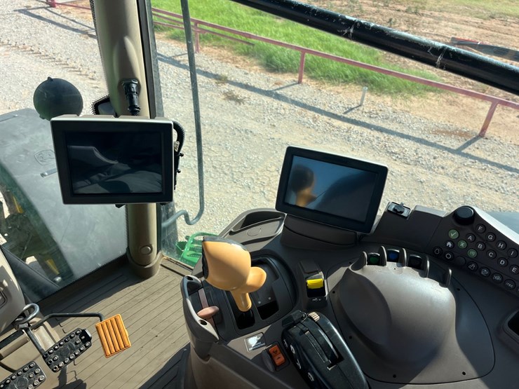 2014-john-deere-6210r-image-24