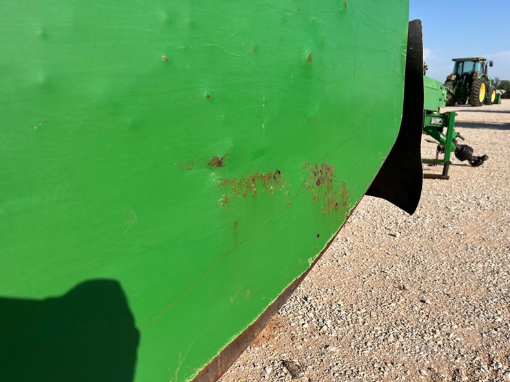 john-deere-835-image-11