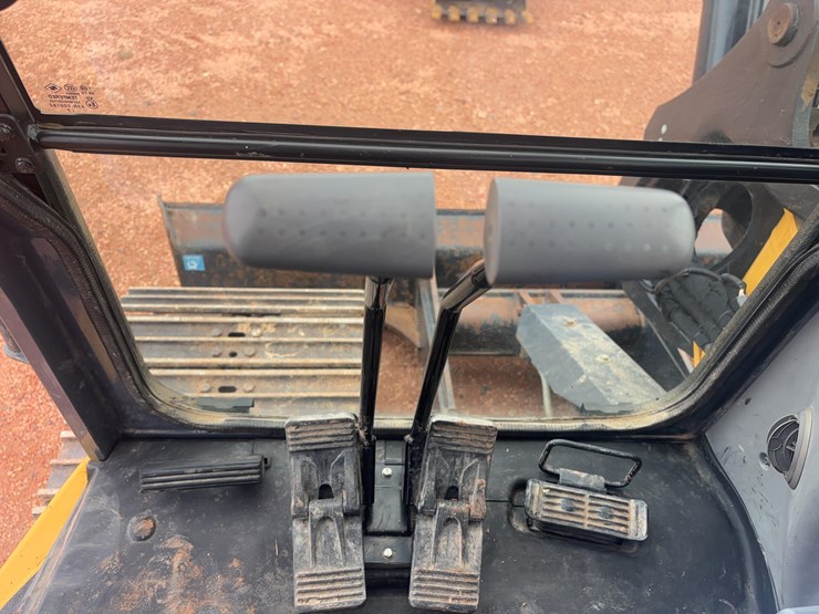 2017-deere-85g-image-33