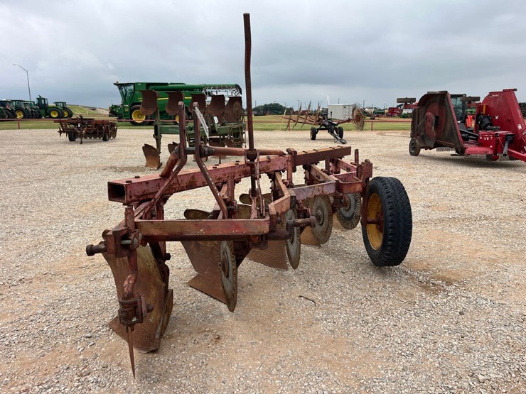 massey-ferguson-82-image-2