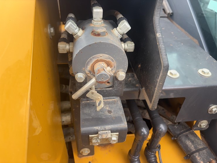 2017-deere-85g-image-14