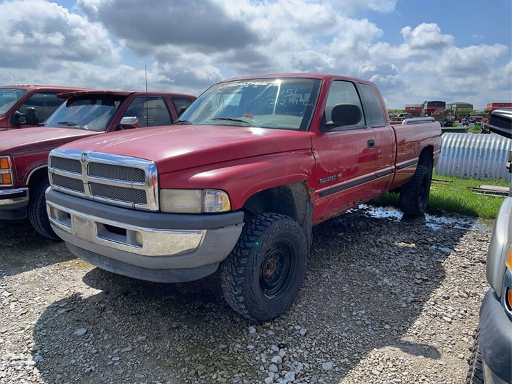 1998-dodge-ram-2500-image-1