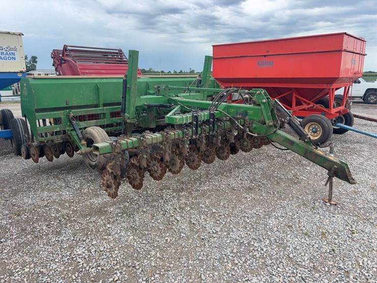 great-plains-15ft-no-till-drill,-7.5''-spacing,-narrow-press-wheels-in-box,-pull-type,-tandem-axle-image-4