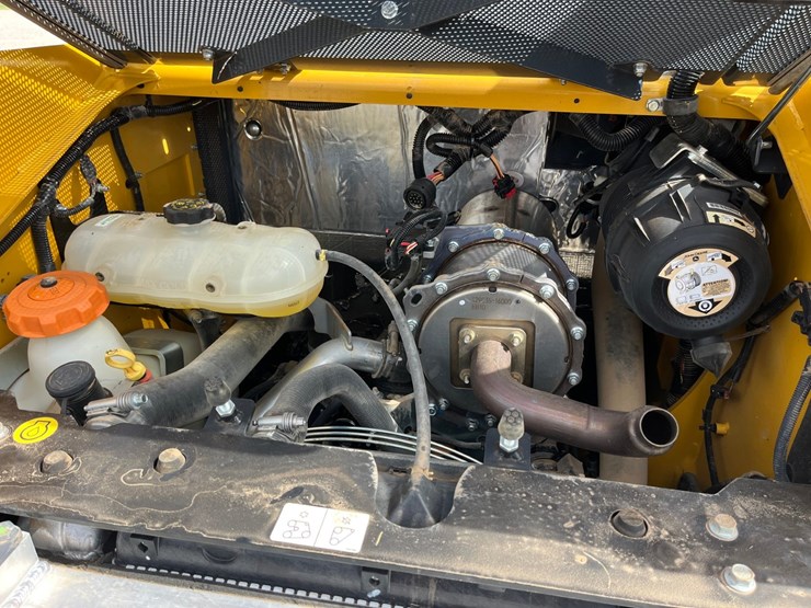 2018-deere-317g-image-13