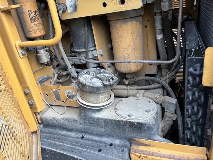 2010-caterpillar-143h-image-15