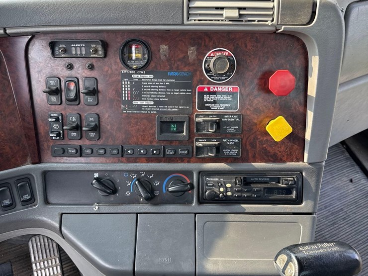 1999-freightliner-columbia-semi-truck-image-62
