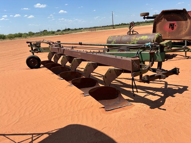 #t8895-•-oliver-6-btm-plow-image-1