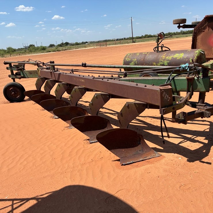 #T8895 • Oliver 6 Btm Plow