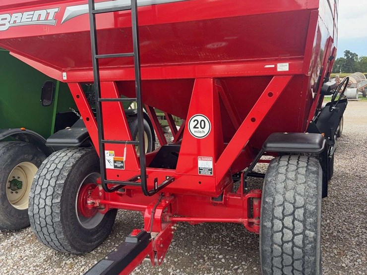 brendt-657-gravity-wagon-roll-tarp,-left-hand-unload,-fenders,-lights-&-brakes,-445/65r22.5-tires,-has-few-dings-on-unloading-side-image-3