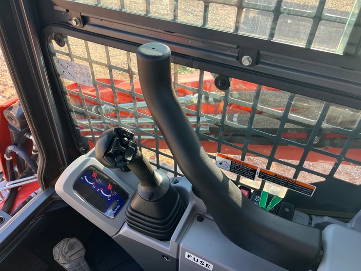 2022-kubota-svl65-2-image-18