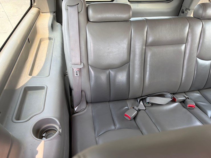 2005-gmc-yukon-denali-image-43