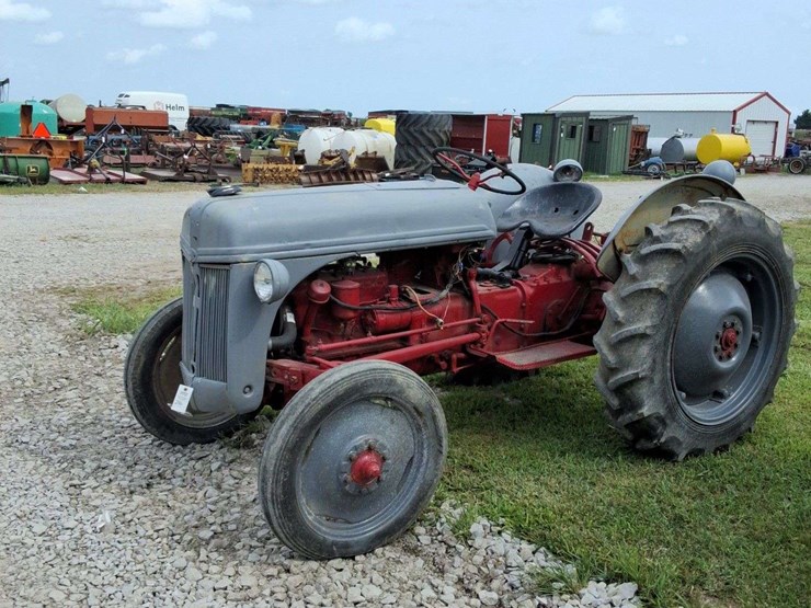 1950-ford-8n-image-2