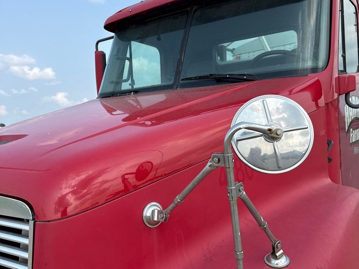 1999-freightliner-columbia-semi-truck-image-25
