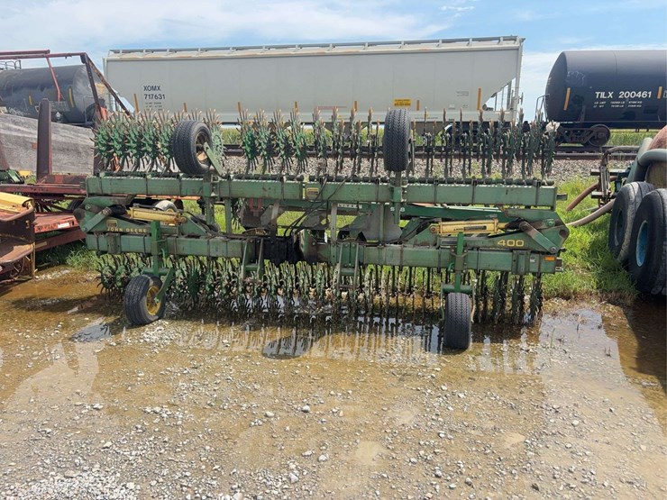 john-deere-400-image-1