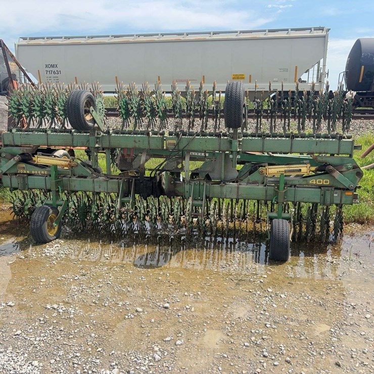 JOHN DEERE 400