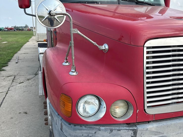 1999-freightliner-columbia-semi-truck-image-22