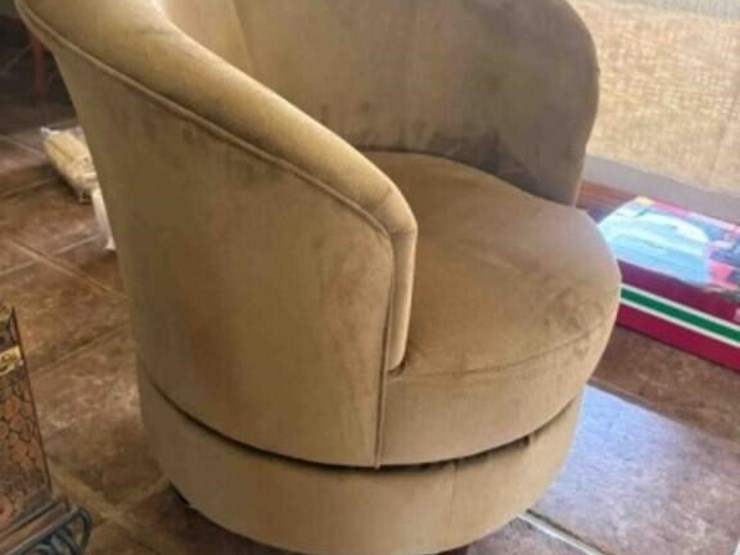 swivel-accent-chir-image-3