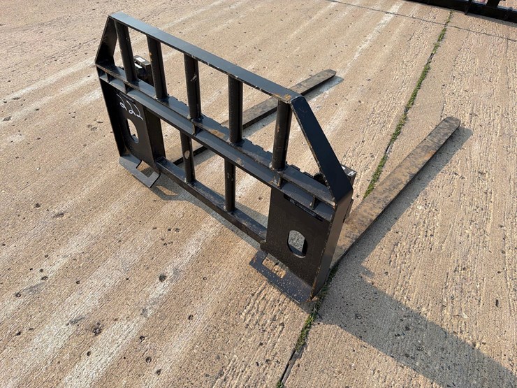 jct-skidloader-pallet-forks-image-3