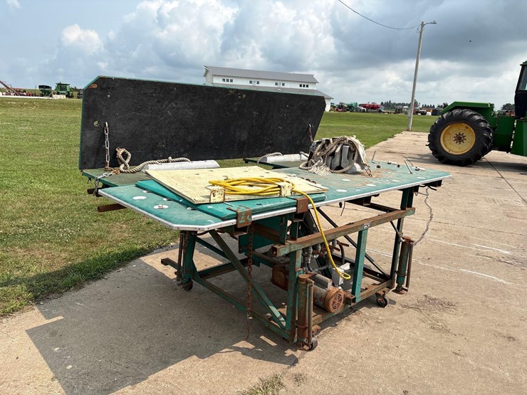 douglas-tilt-master-hoof-trimming-table-image-2