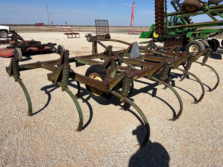 #t15179-•-john-deere-chisel-plow-image-6