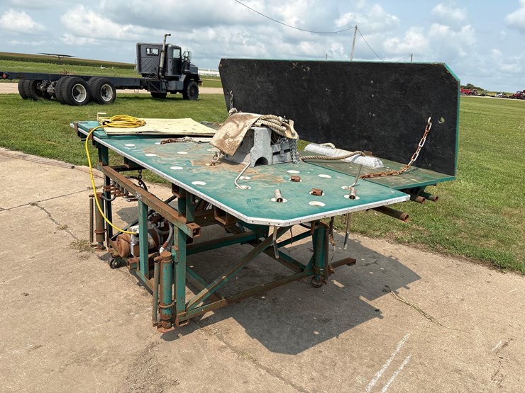 douglas-tilt-master-hoof-trimming-table-image-3