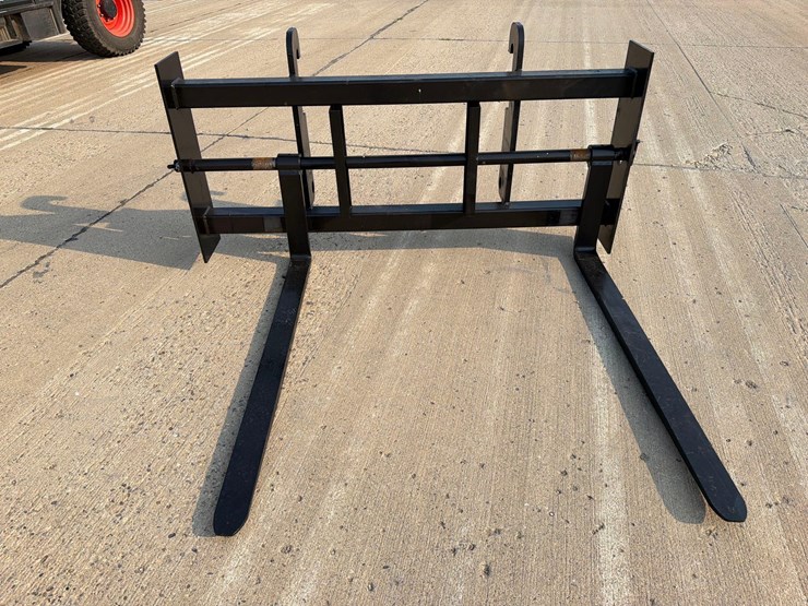 m&j-volvo-mount-pallet-forks-image-7