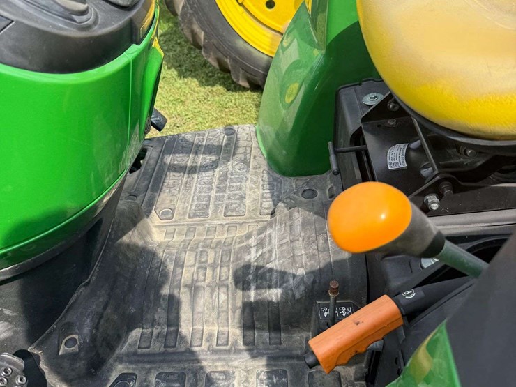 2021-john-deere-2038r-image-10