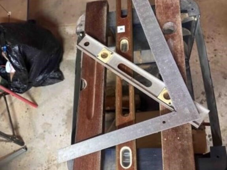 wooden-levels-&-square-image-1