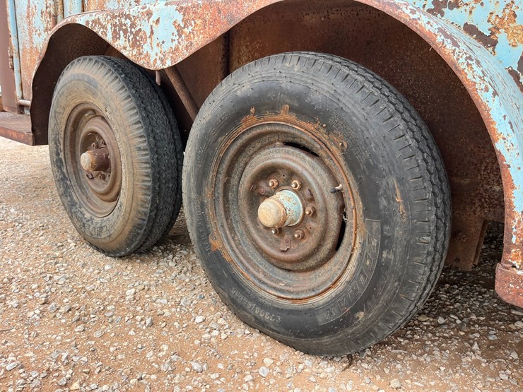 #t8841-•-horse-trailer-image-12