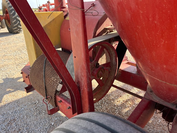 new-holland-355-image-12