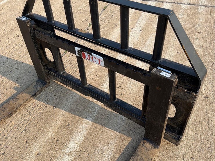 jct-skidloader-pallet-forks-image-7